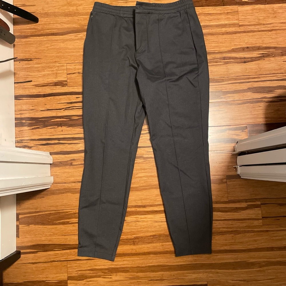 Mizzen+Main Parker Jogger. NWOT. Charcoal. Size Medium